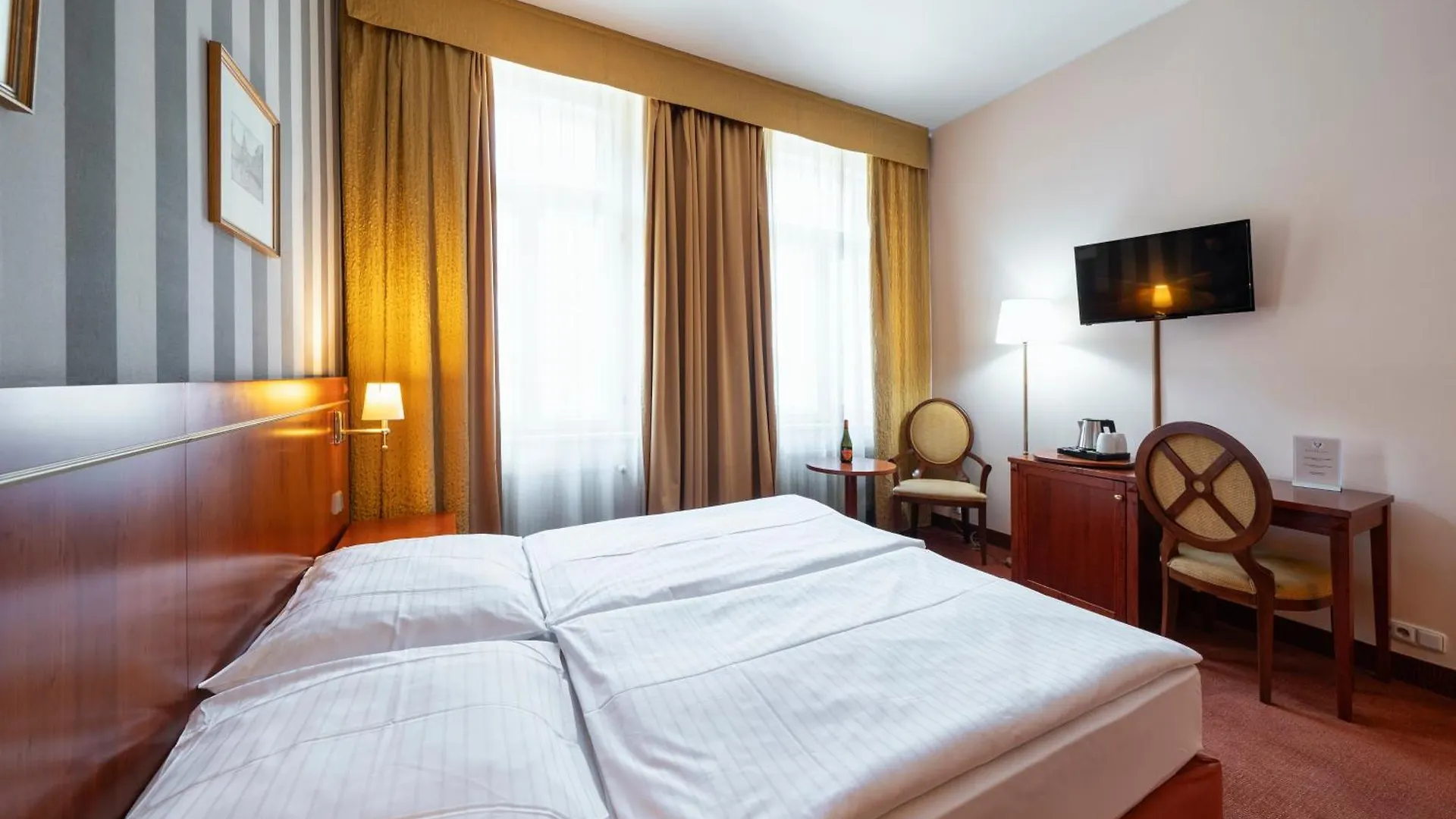 Hotel Raffaello Praga 4*,