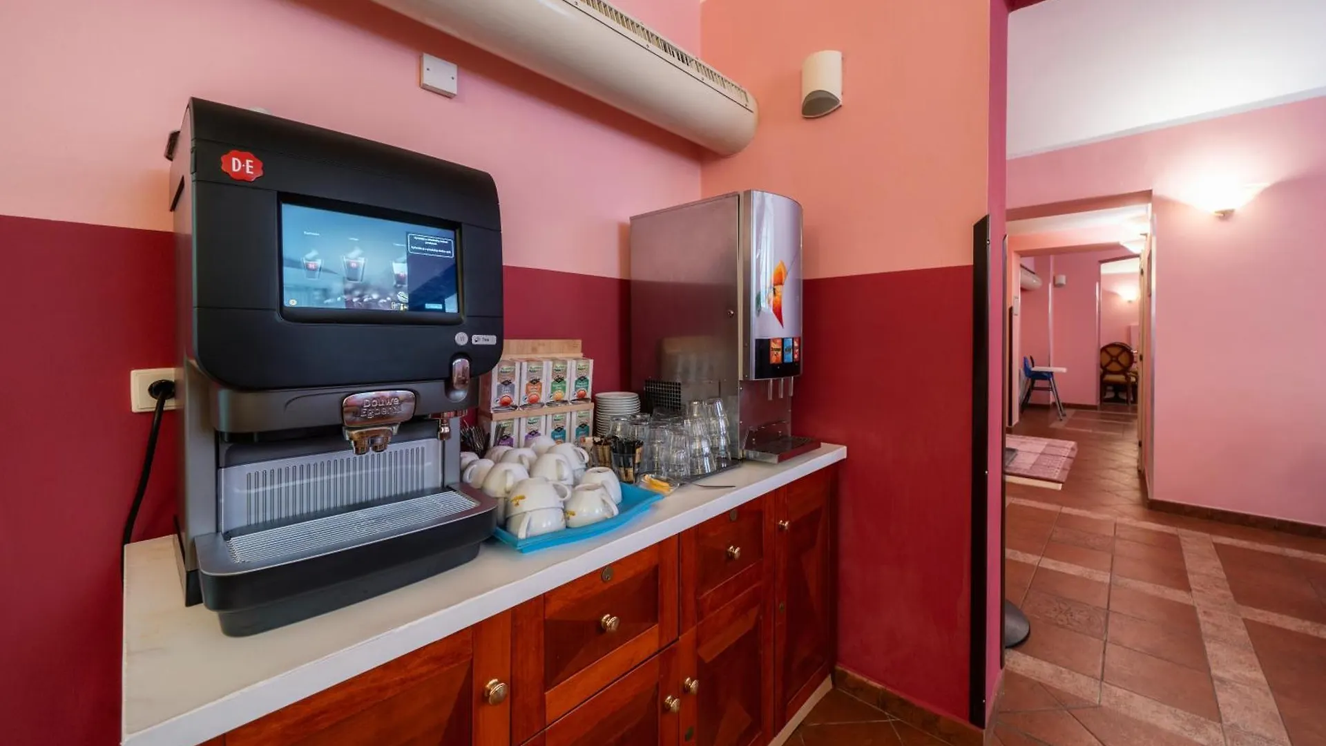Hotel Raffaello Praag 4*,