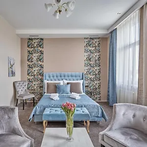 https://hotel-adria.karlovyvary-hotels.com