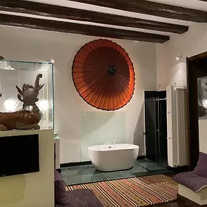 Castle In Old Town Hotel Tbilisi