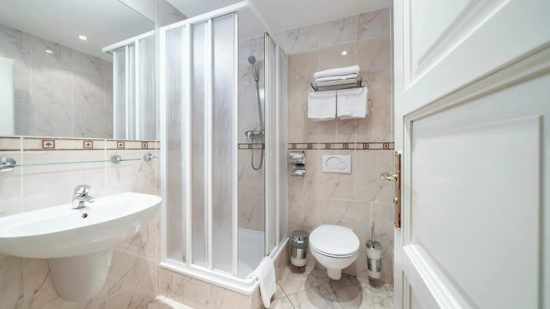Hotel Raffaello Prag 4*,