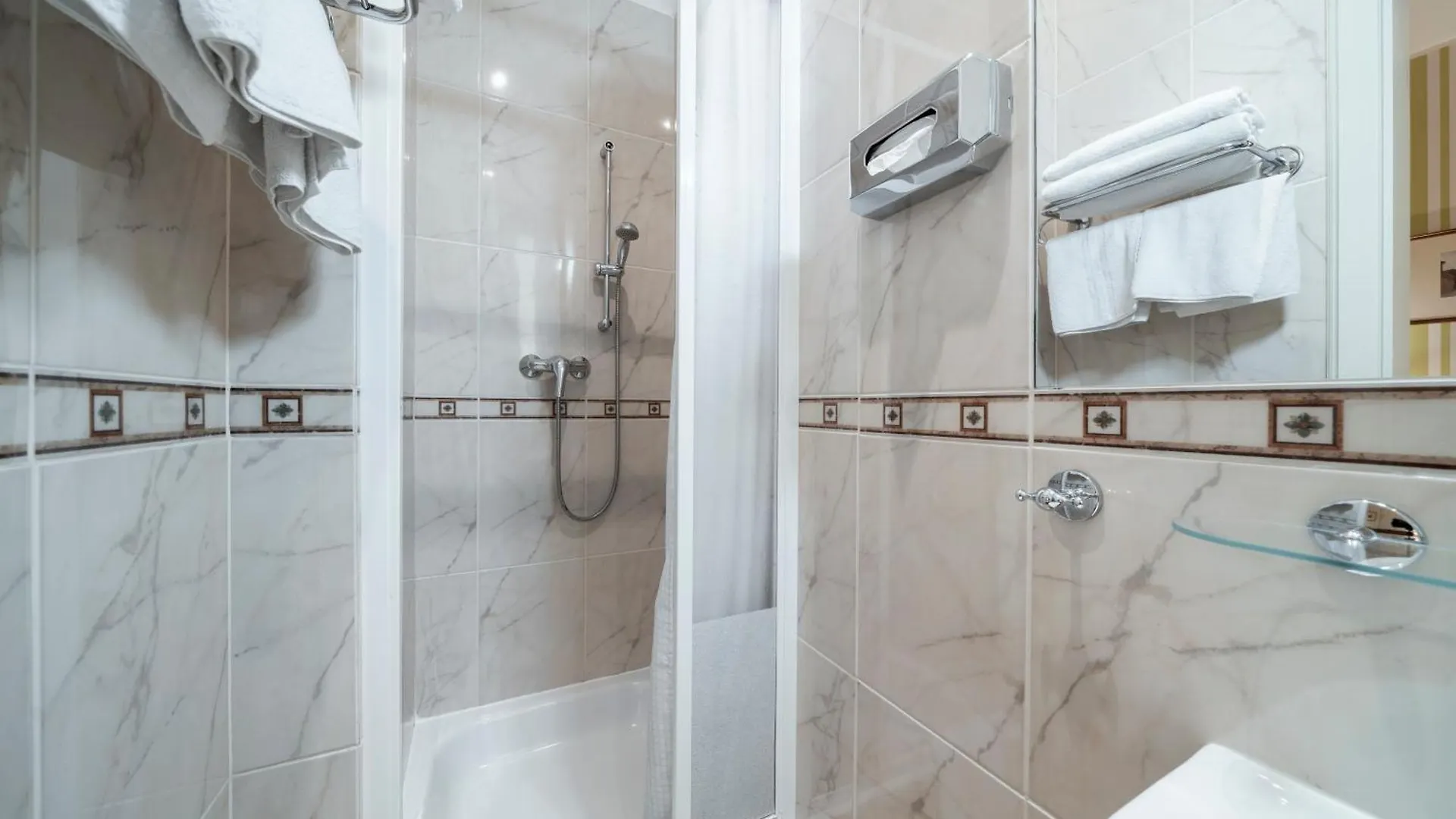 Hotel Raffaello Prag 4*,  Tjekkiet