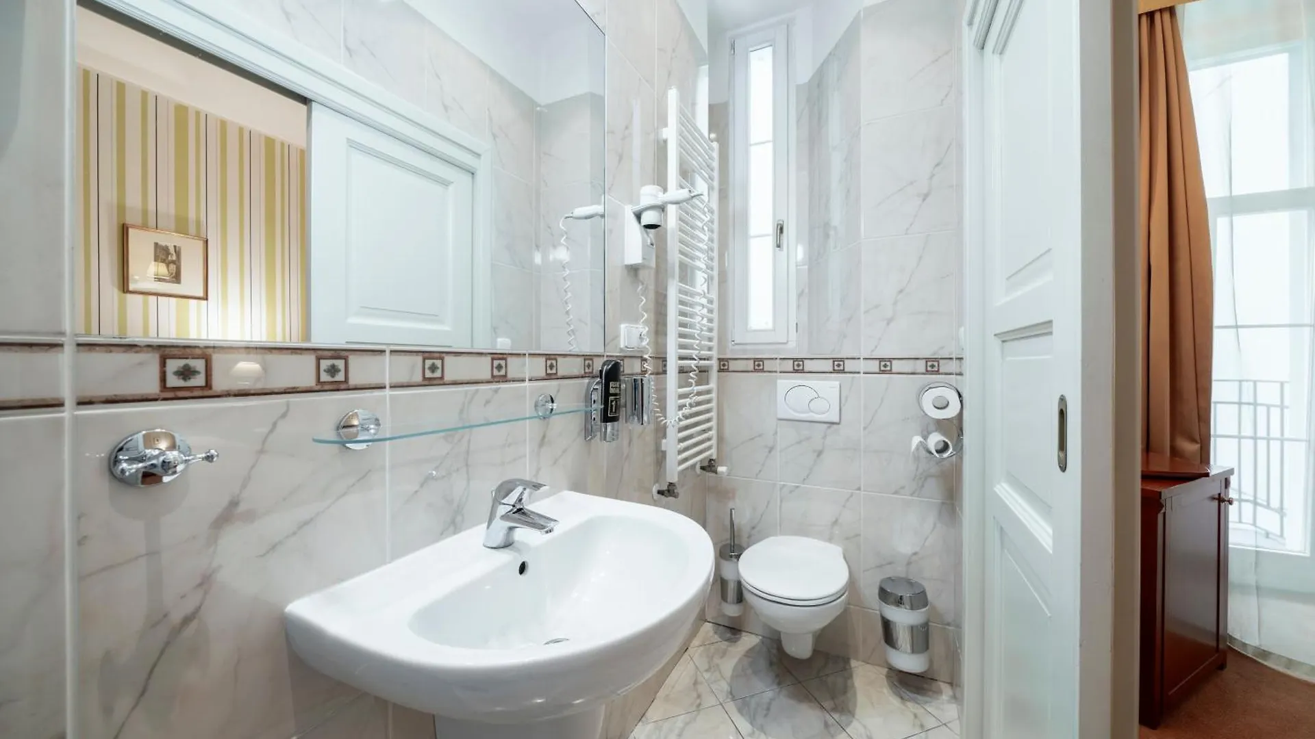Hotel Raffaello Prag Çek Cumhuriyeti