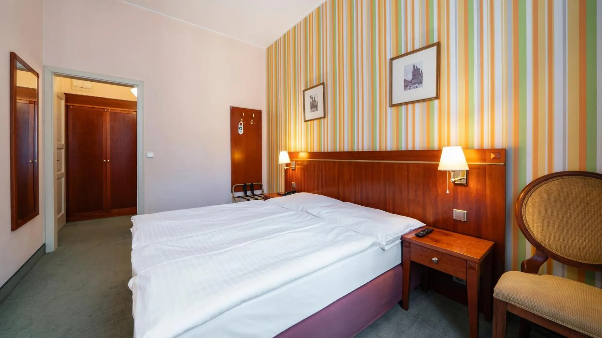 Hotel Raffaello Prag 4*,