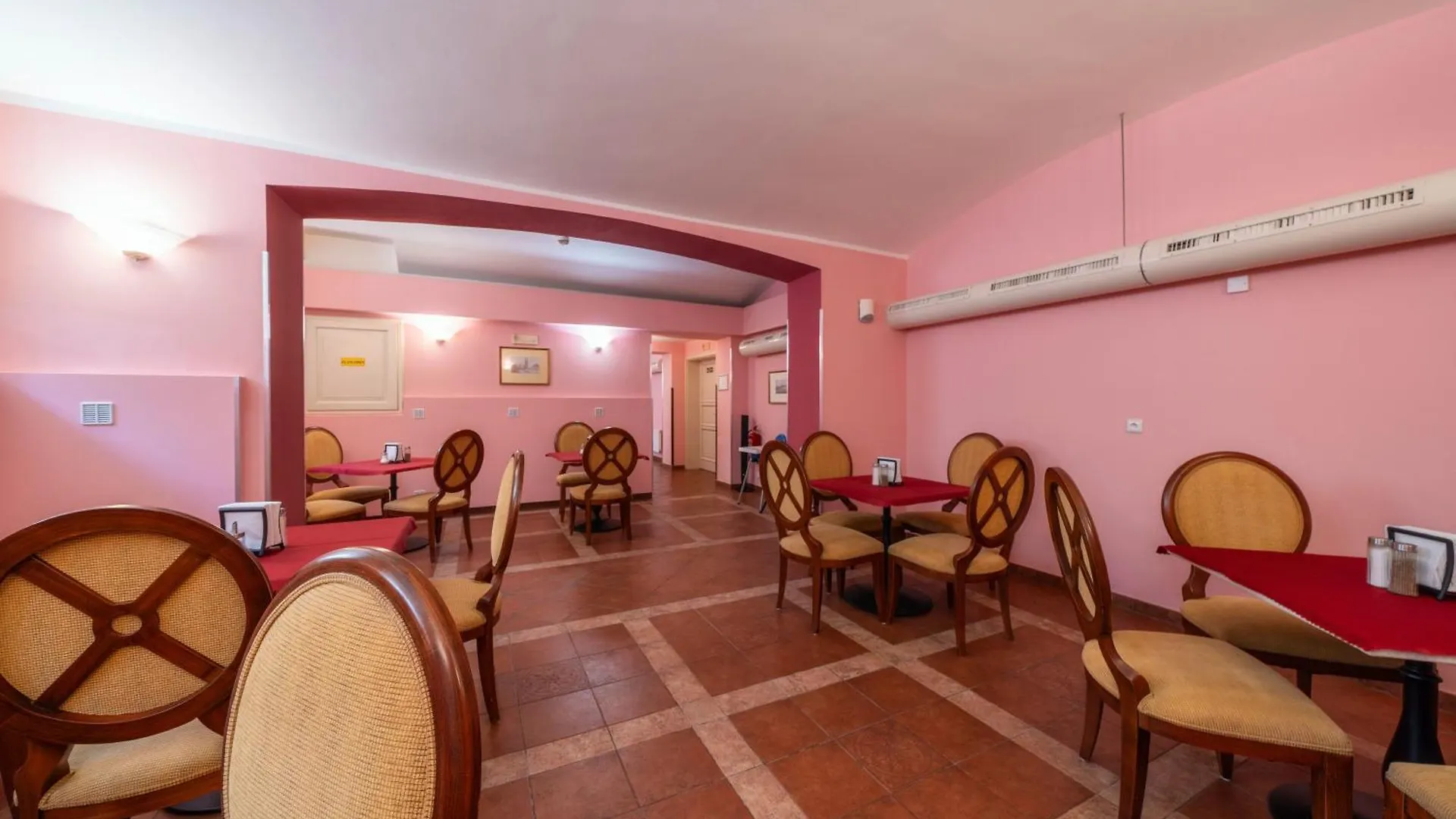 Hotel Raffaello Prága 4*,
