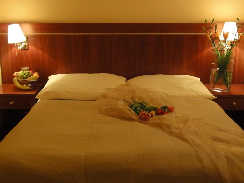 Hotel Raffaello Prag 4*,