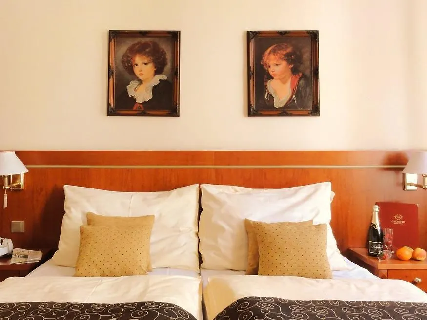 Hotel Raffaello Prague